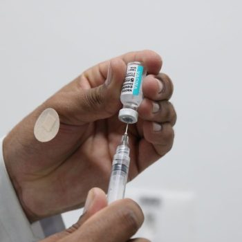 Confira locais e faixa etária da aplicação da vacina bivalente contra a Covid-19 em Araquari