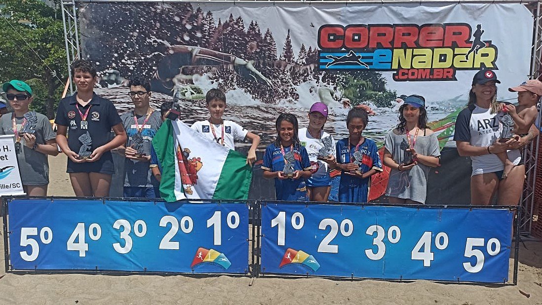 Nadadoras de Jaraguá do Sul conquistam medalhas no Circuito Summit