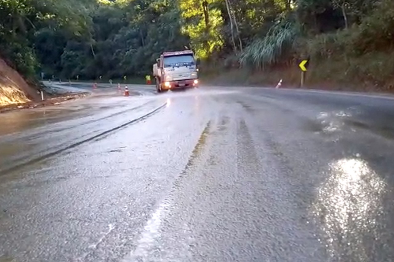 Vídeo: DNIT libera BR-280 em Corupá apenas para veículos leves