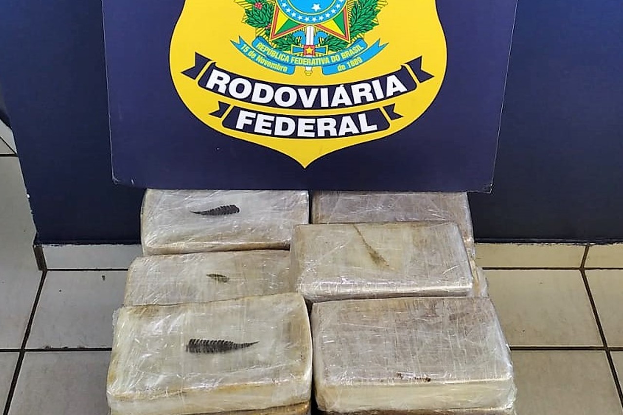 Vídeo: Homem é preso com carga milionária de cocaína na BR-101 em Joinville