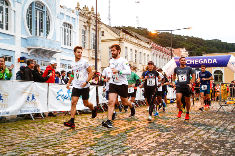 Tradicional corrida de revezameno do sul do Brasil, acontece em São Francisco do Sul em setembro