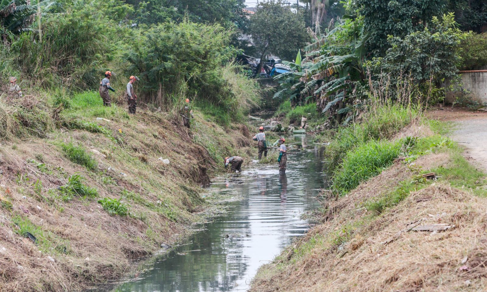 Prefeitura de Joinville realiza limpeza de 465 km de rios, valas e canais