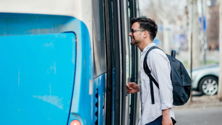 Mora em Araquari e faz faculdade fora? Você pode receber auxílio transporte