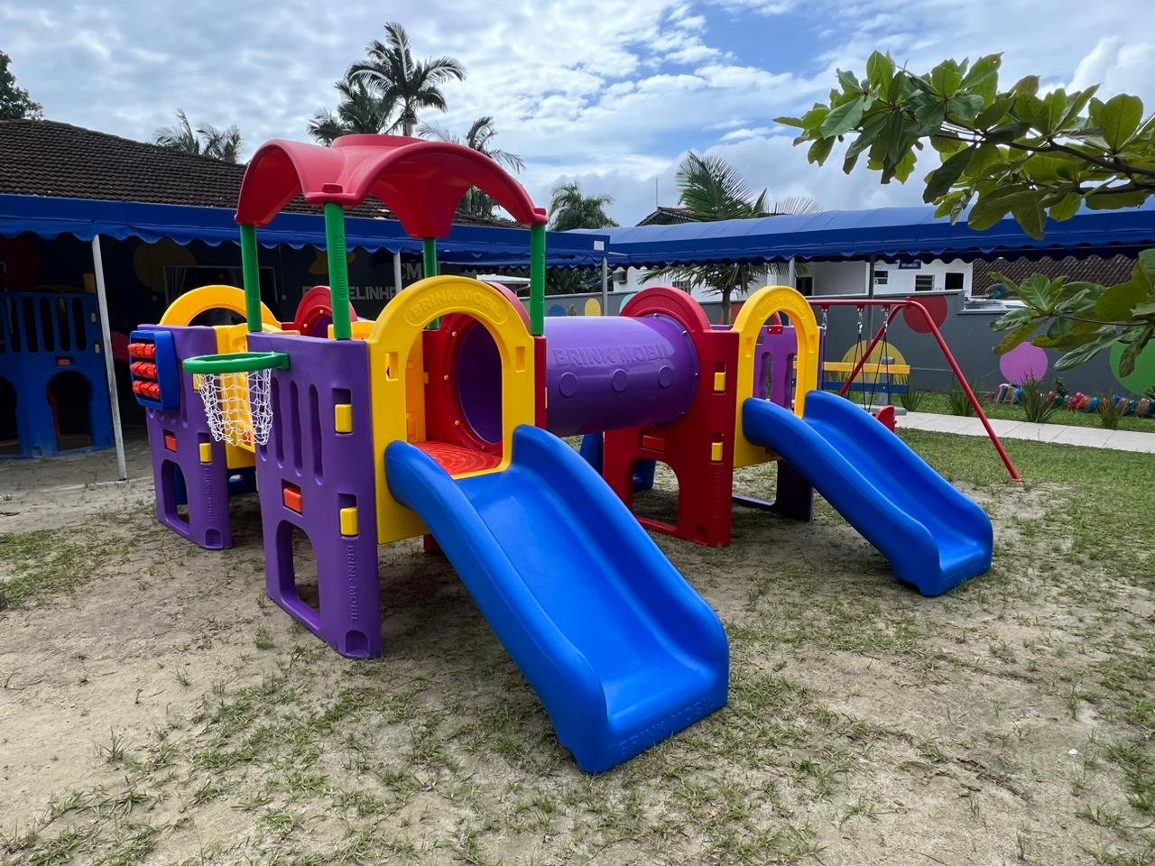 33 playgrounds estão sendo instalados em escolas e centros de educação infantil em São Francisco do Sul