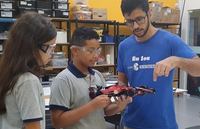 Estudantes de Joinville projetam e constroem carro de fórmula 1